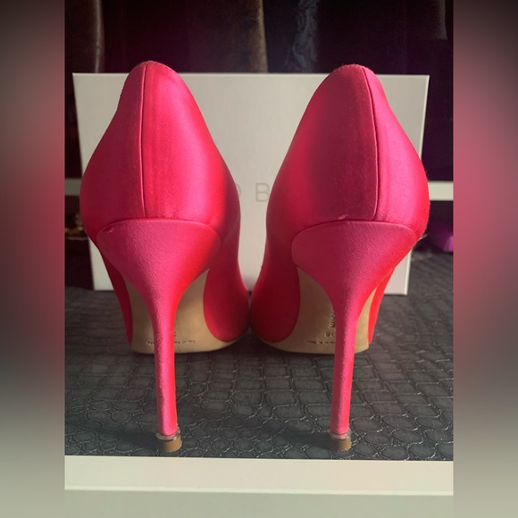 Manolo Blahnik Hangisi - Picture 6 of 16